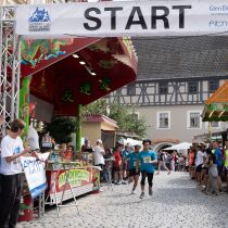 Kulmbach Altstadtfest Firmenlauf 2023 Staffelstabübergabe